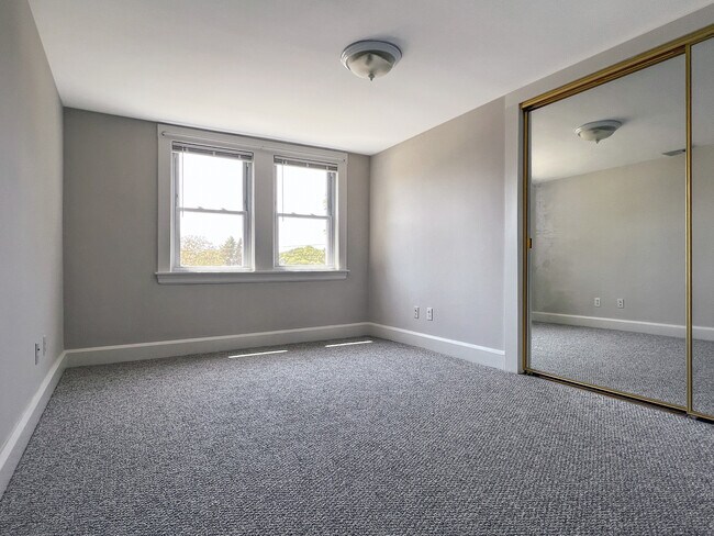 Master Bedroom - 529 Hildreth St