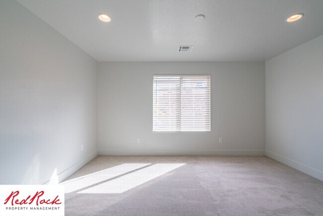 Building Photo - Innovative Design! 4 Bedroom Home in the Beautiful Desert Playa Community