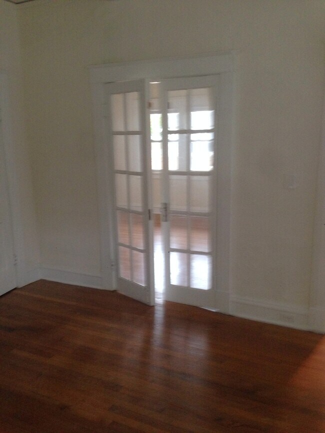 Building Photo - 4066 Forest Hill Ave