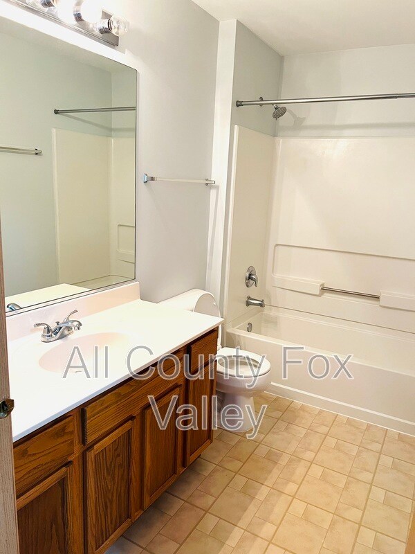 Building Photo - 2109 Silverstone Dr