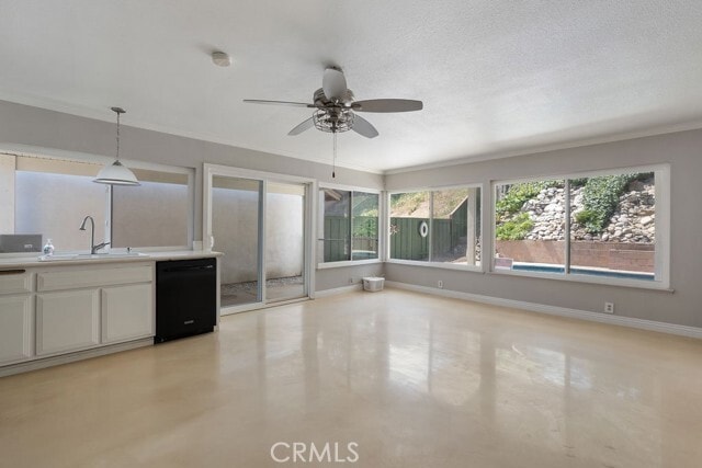 Building Photo - 1816 Greenleaf Dr
