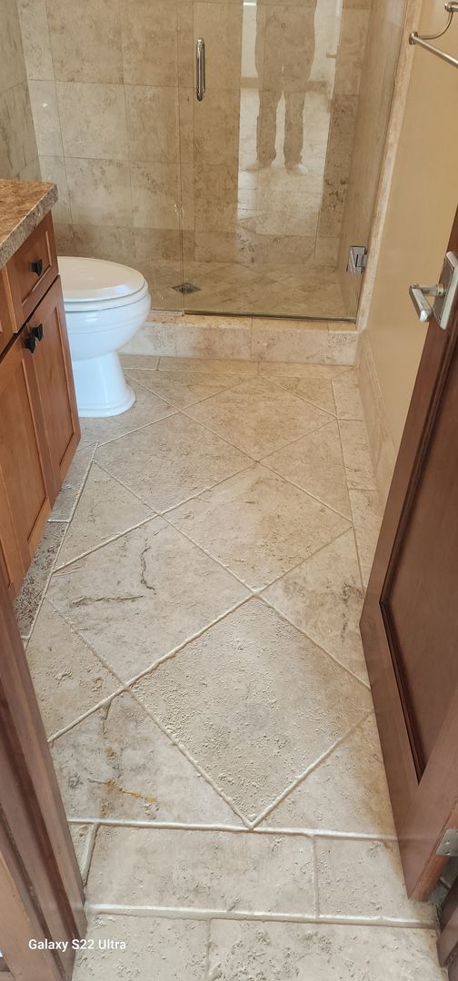 Building Photo - Spacious and freshly updated 2 bedroom, 2 ...