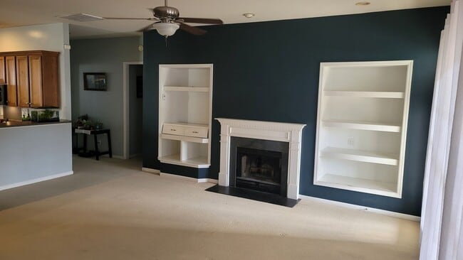 Building Photo - 4BR/4BA Home w/Solar Panels in Sought-Afte...