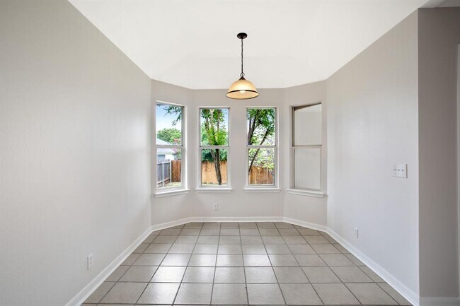 Building Photo - 809 Deercreek Ln