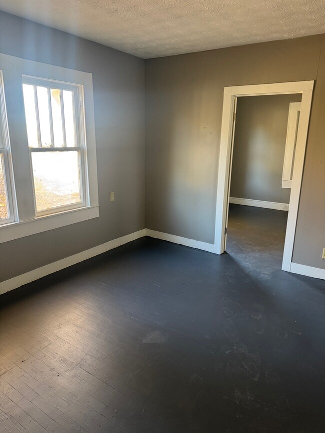 Building Photo - 2931 Gurnee Ave