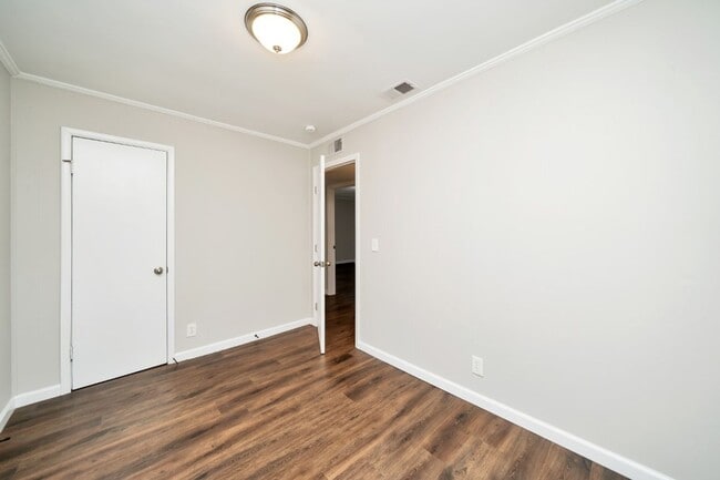 Building Photo - Spacious & Stylish – Fully Renovated 4BR Home Ready for Move-In!