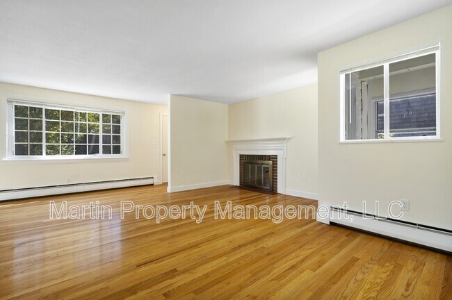 Building Photo - 27 Hermon St