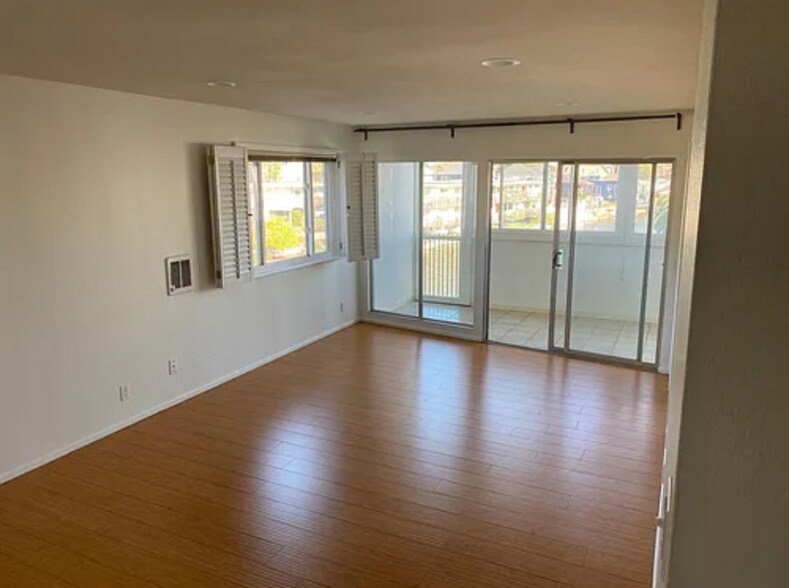 Building Photo - 2137 Otis Dr