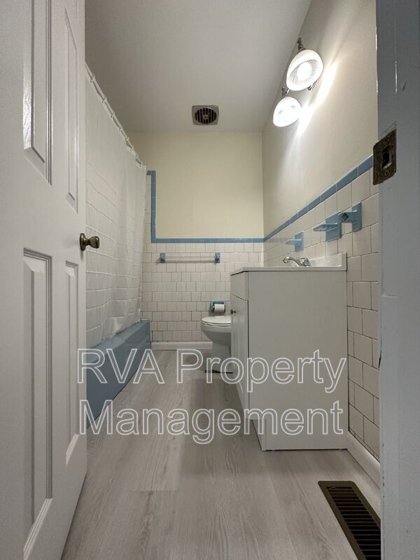 Building Photo - 12070 Karen Dr