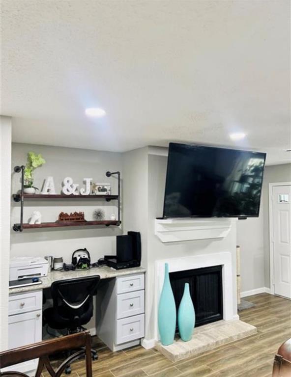 Building Photo - 2112 Greenbriar Colony Dr