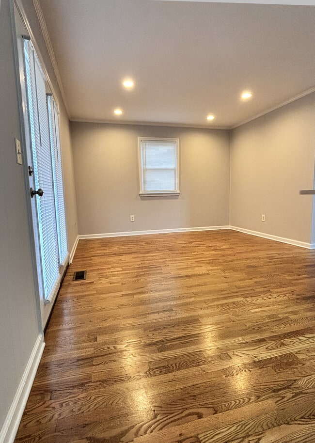 Building Photo - 2039 W Jefferson Pike