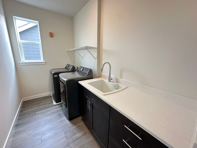 Building Photo - Cda Home Located In The Trails