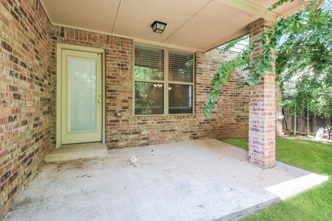 Building Photo - Beautiful Home!