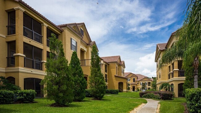 Building Photo - 2440 Delano Pl