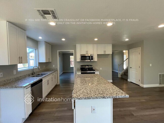 Building Photo - 850 Thetford Pl