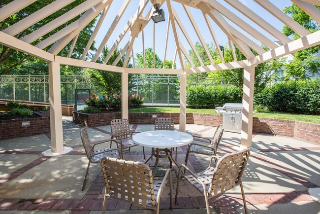 Building Photo - Fantastic Condo in Downtown Bethesda with Parking - Available Now!