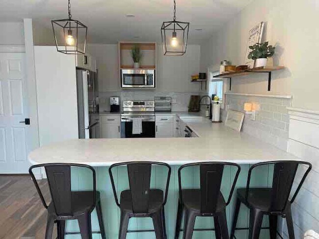 Building Photo - 220 ME-133