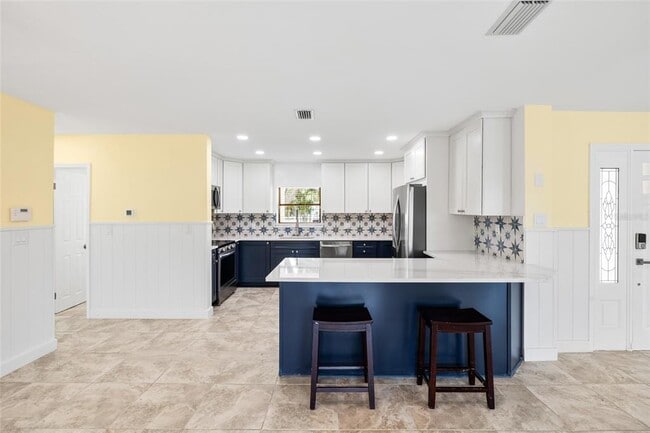 Building Photo - 5541 Bayou Grande Blvd NE