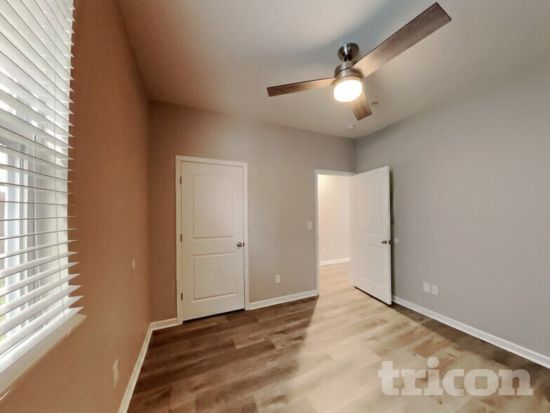 Building Photo - 338 Victory Cir