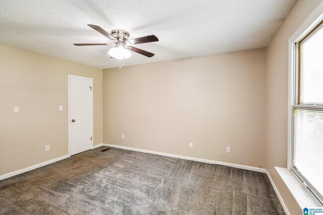 Building Photo - 2085 Edenwood Cir