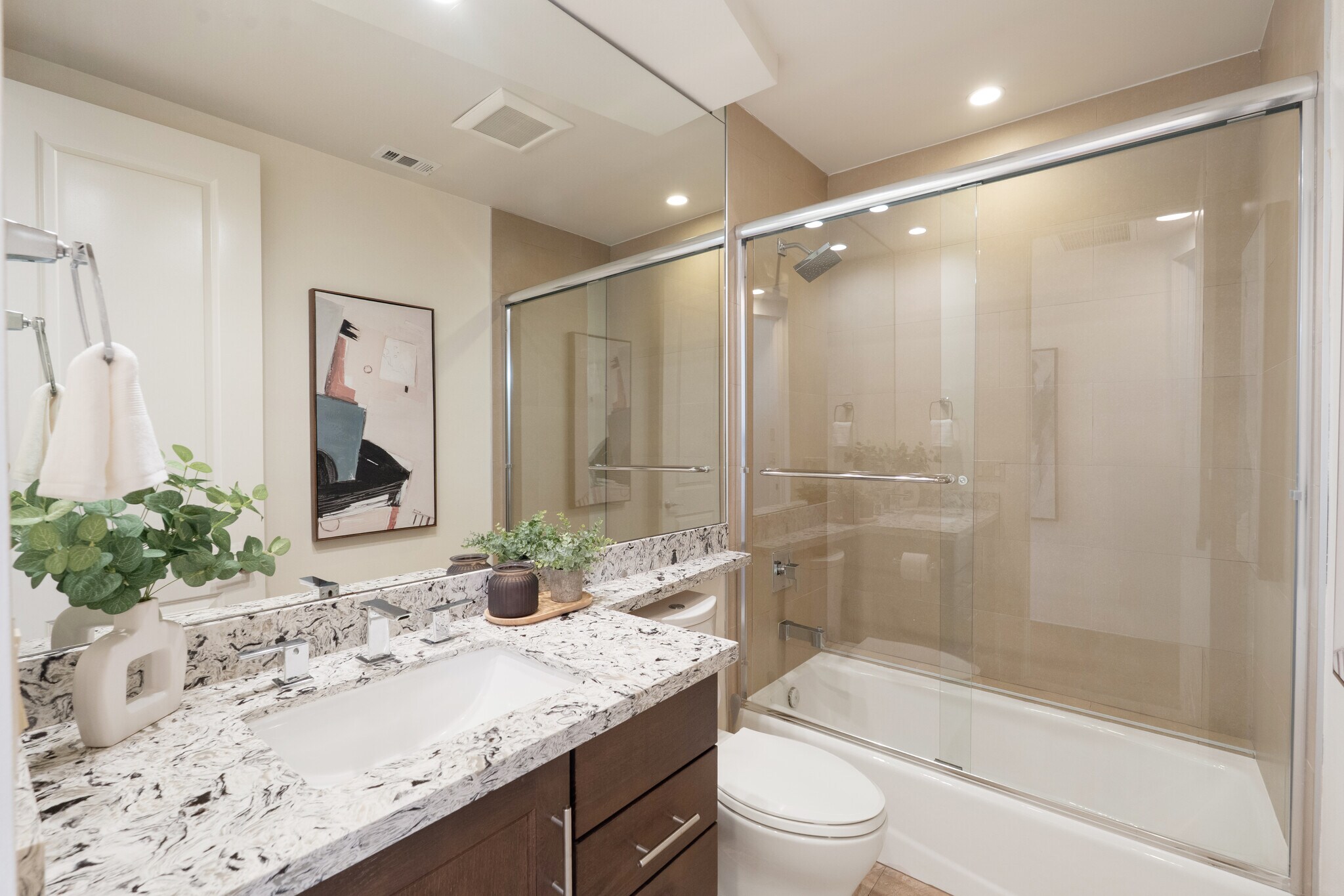 Upper level guest bathroom - 2205 Rockefeller Ln