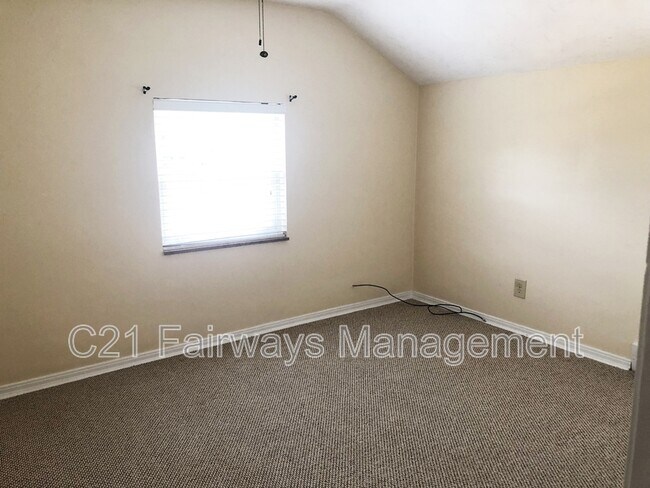 Building Photo - 305 E Edgewood Ave