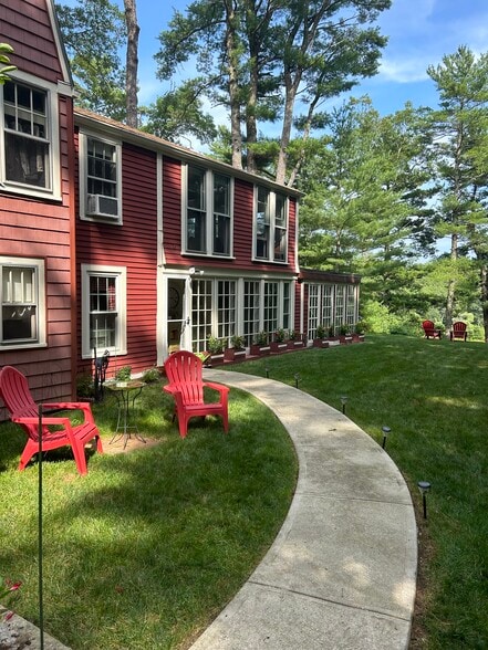 Building Photo - 100 College Pond Rd
