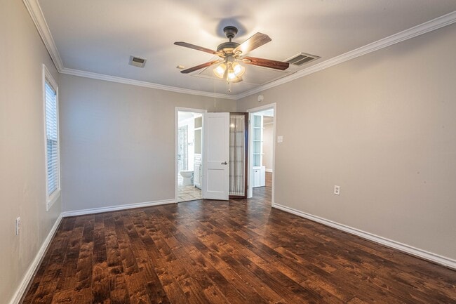 Building Photo - 726 E 26th St