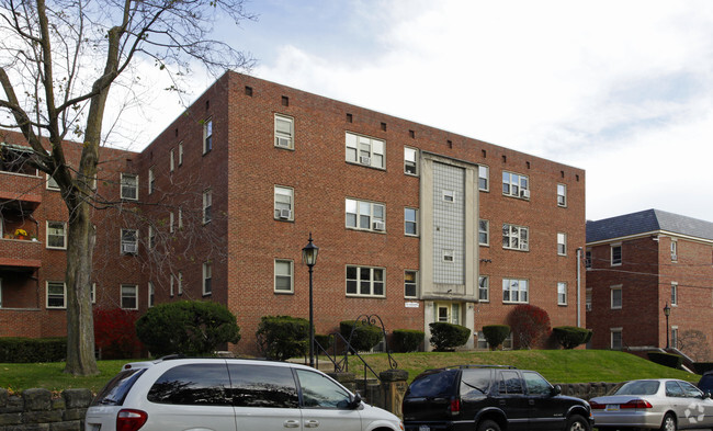 The Highlander - 738 N Highland Ave Pittsburgh PA 15206 | Apartment Finder