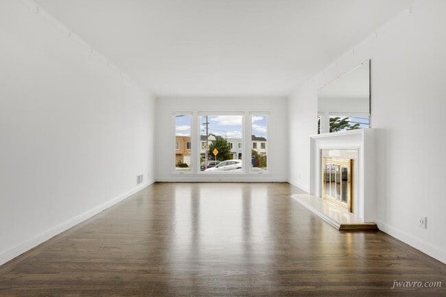 Building Photo - 2 Lapham Way