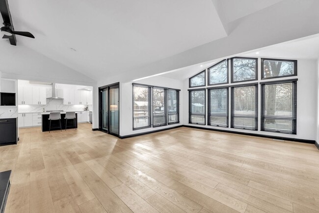 Building Photo - 15160 W Oak Spring Rd