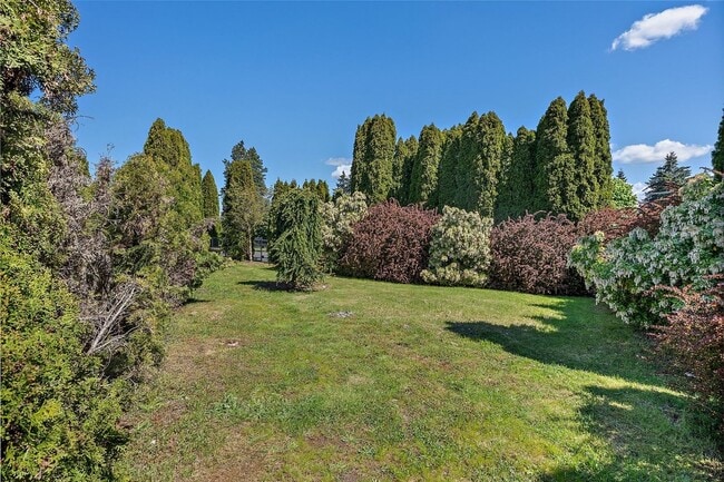 Building Photo - Renovated 3-Bed Rambler in Lakewood | Priv...