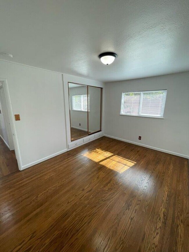Building Photo - Nor Cal Realty, Inc - 3 bedroom 1 bath wit...