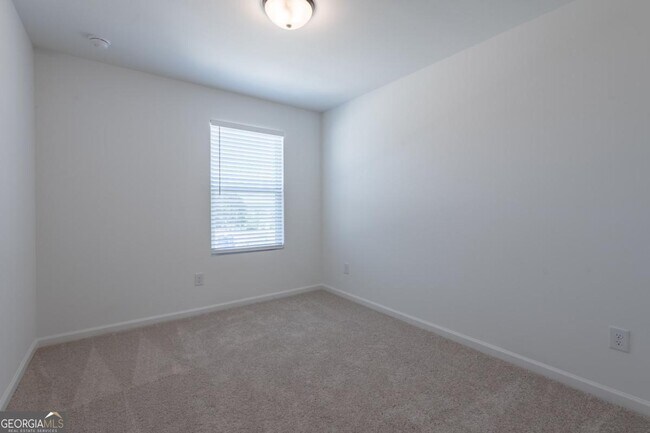 Building Photo - 5542 Highland St