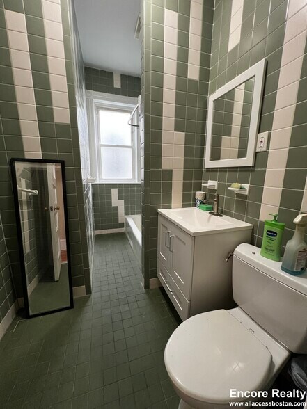 Building Photo - 248 Summer St