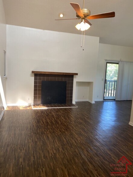 Primary Photo - 419 Oriole Dr