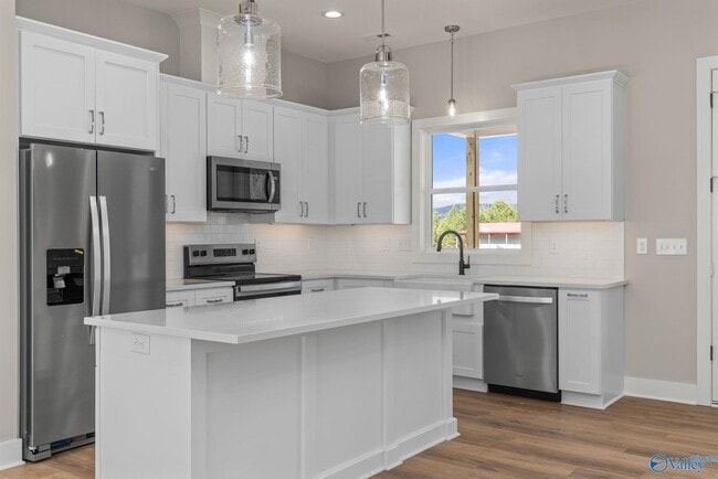 Building Photo - 219 Bush Rd SE