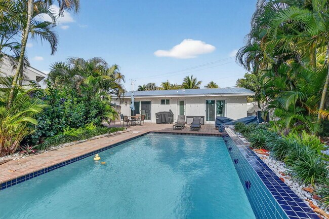 Building Photo - 400 SE 5th Ct