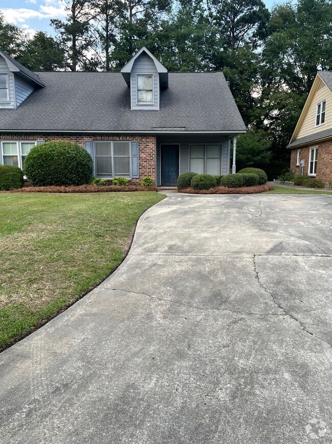 Building Photo - Newly Remodeled Duplex!