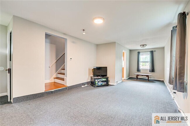Building Photo - 120 MacArthur Dr