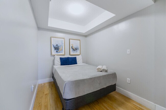 Building Photo - 1 SE 12th St