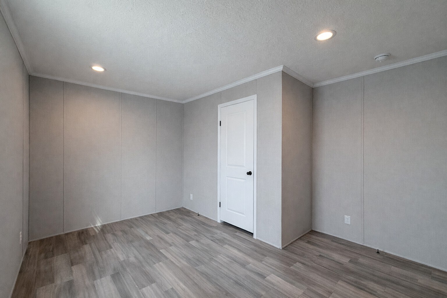 Building Photo - 29805 Jamestown Dr