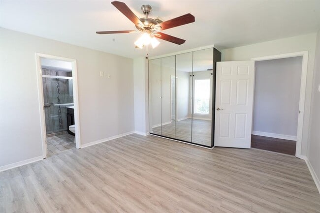 Building Photo - 12015 Cottonwood Ln