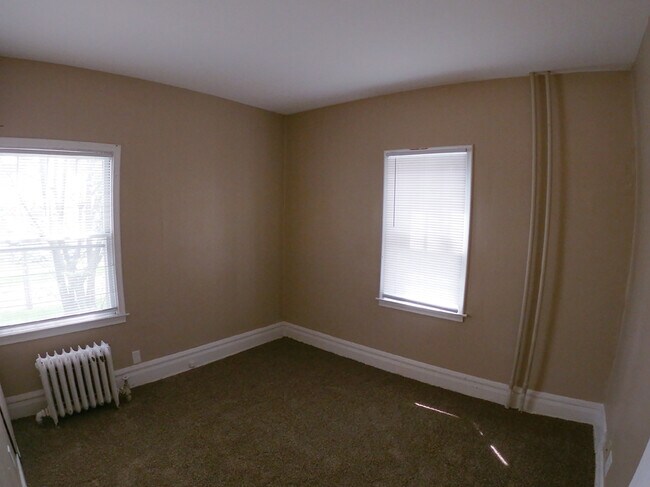 Bedroom 1 - 527 6th Ave SW