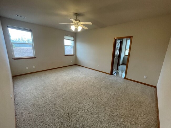 Building Photo - Amazing family home in the perfect location!