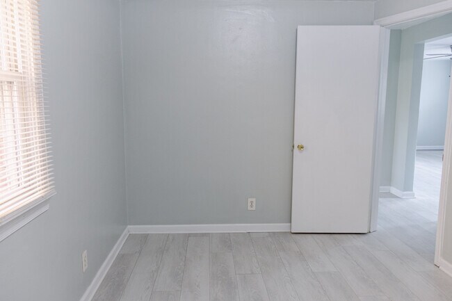 Building Photo - 2032 E Ocean View Ave