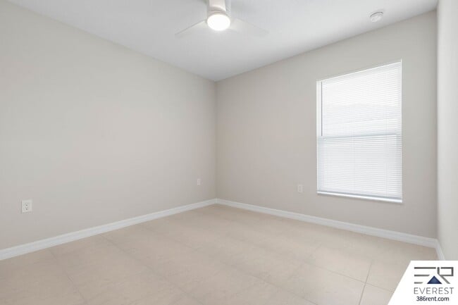 Building Photo - Brand New, fully fenced on a quiet cul-de-sac
