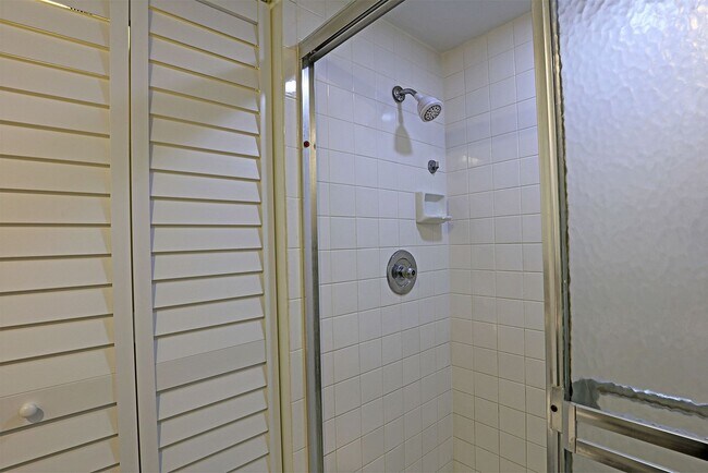 Building Photo - 5219 Cedarbend Dr