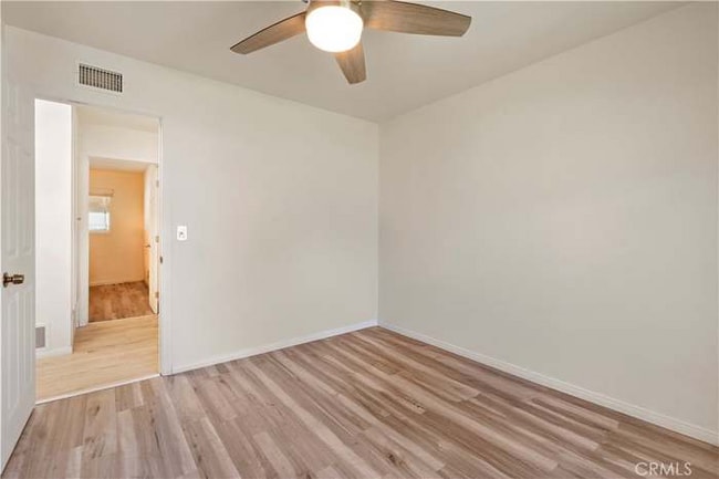 Building Photo - 104 W Bluebell Ave