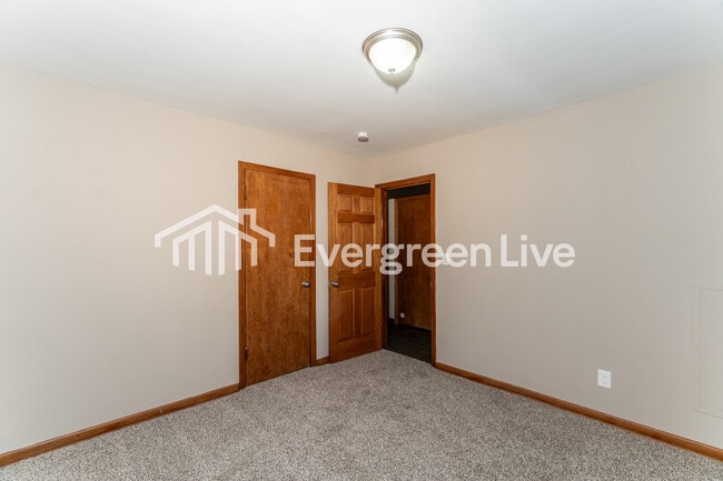 Building Photo - 4806 W Hampton Ave